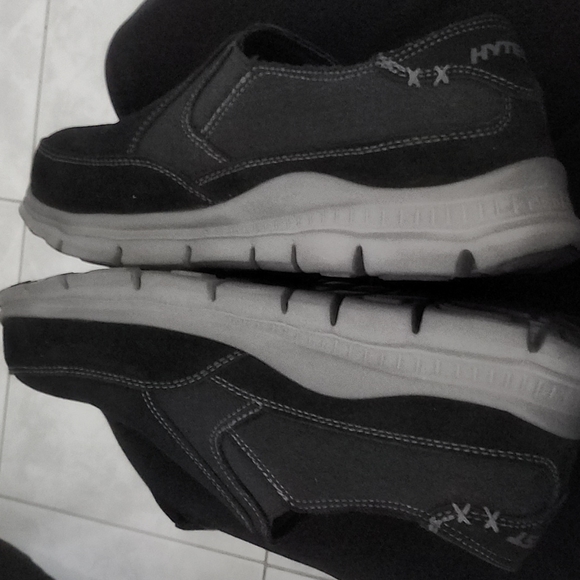 HYTEST Men's Slip On Shoe in Black, Size 8M - Picture 8 of 16